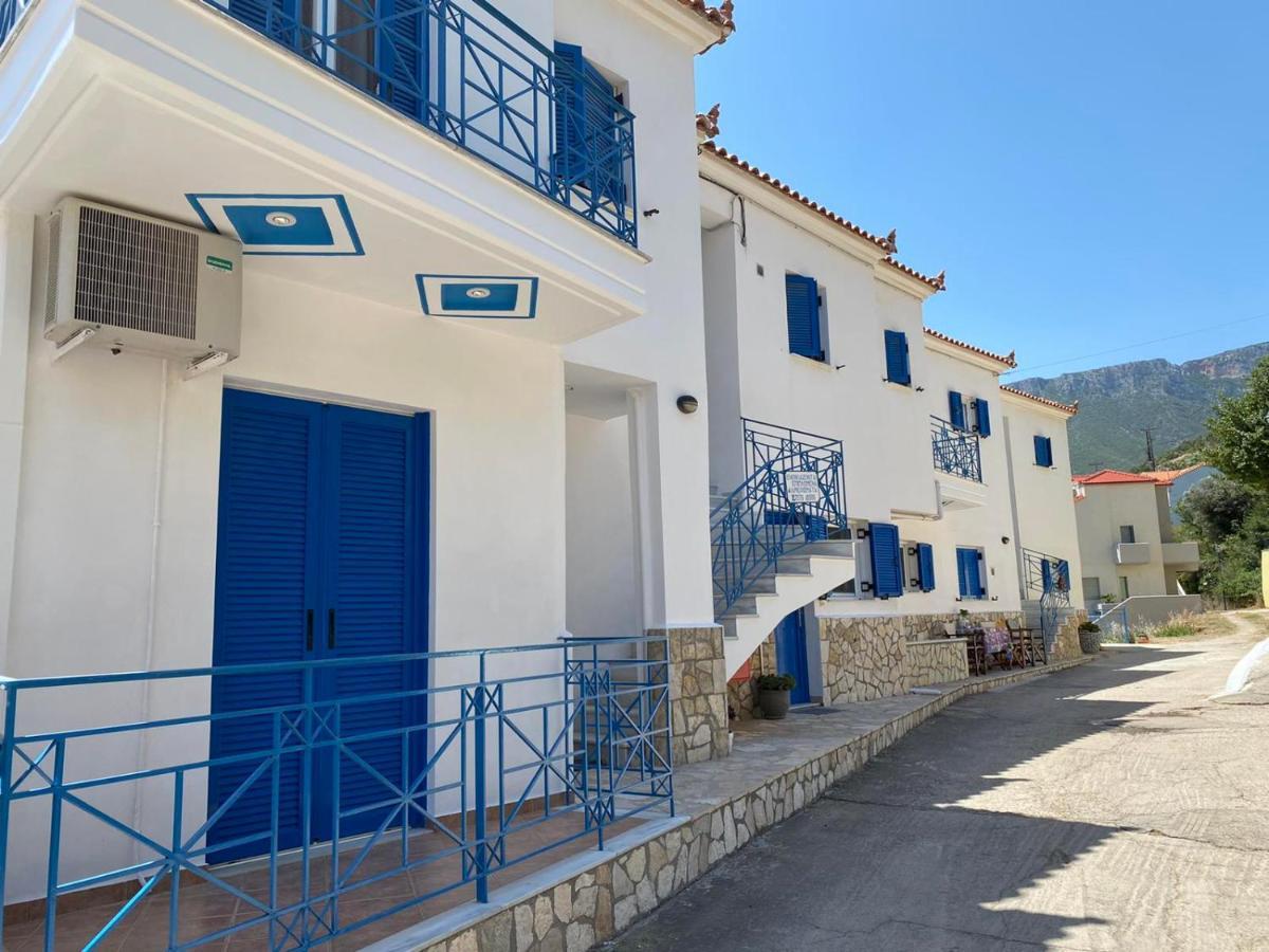Matina Apartments Tyros Exterior photo